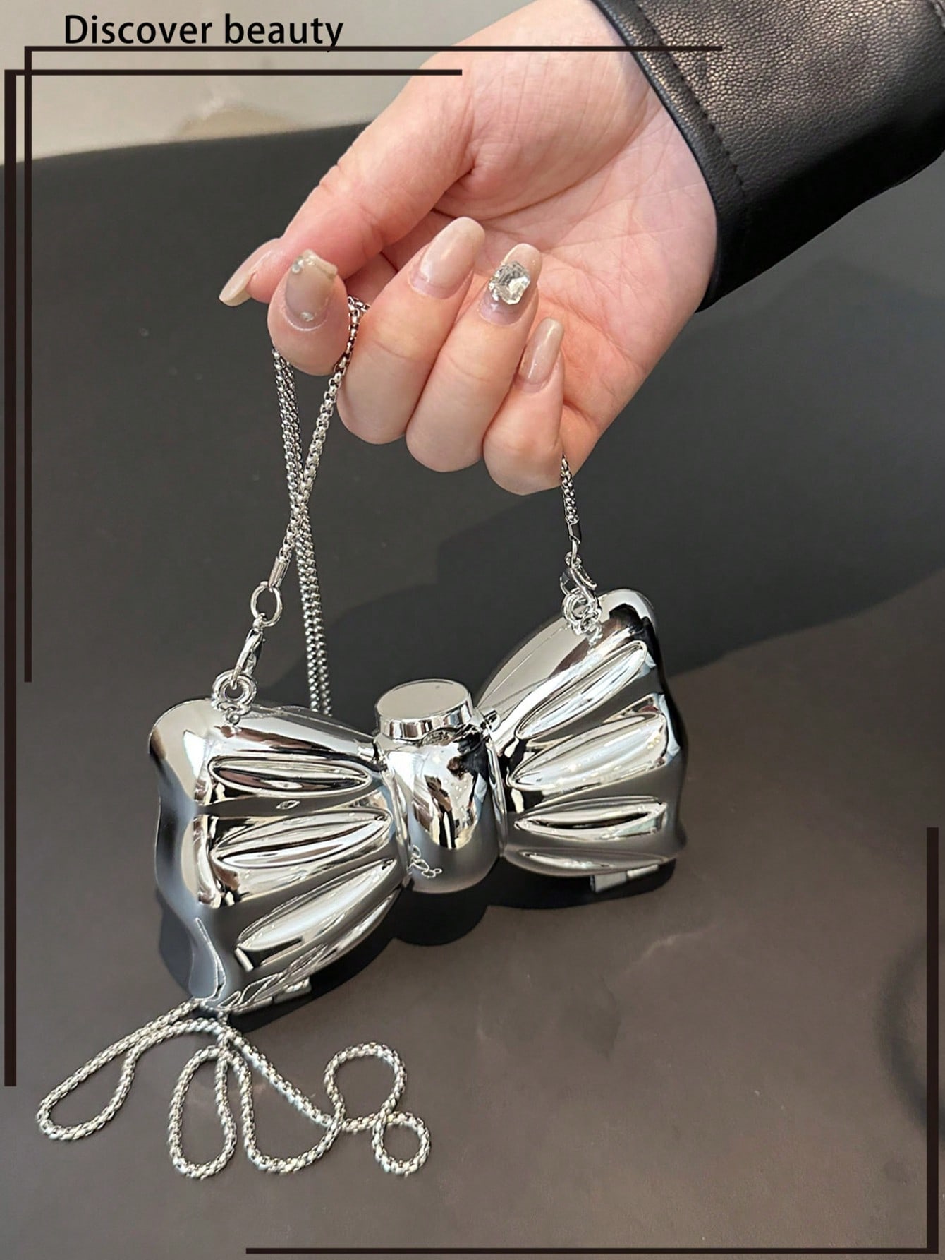 ミニサイズのアクリル製、電気メッキ加工を施したメタリックシル - Tie Clip Silver のレビューと価格